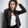Veste en cuir pour femmes au design soigné - veste zippée chic avec des détails raffinés
