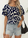 Blouse décontractée pour femmes en imprimé animal beige - tops estivaux chic pour le quotidien