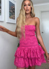 Robe décontractée pour femmes - rose smockée avec ourlet à volants pour les sorties estivales - élégante et facile à porter