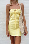 Robe midi décontractée sans bretelles avec lacets en jaune - tenue estivale pour les garden parties