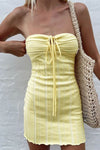 Robe midi décontractée sans bretelles avec lacets en jaune - tenue estivale pour les garden parties