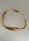 Bracelet manchette femme - accessoire doré élégant pour une tenue décontractée ou de soirée