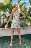 Robe courte casual verte à bretelles en satin premium tropicana burst - la tenue d'été vibrante
