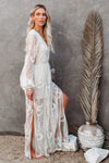 Robe maxi en dentelle pour femme - élégante et bohème avec manches longues transparentes et fente haute