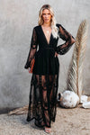 Robe maxi en dentelle pour femme - élégante et bohème avec manches longues transparentes et fente haute