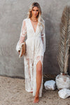 Robe maxi en dentelle pour femme - élégante et bohème avec manches longues transparentes et fente haute