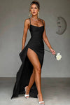 Robes de soirée pour femme - élégante robe en satin noire avec fente séduisante