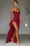 Robes de soirée pour femme - élégante robe en satin noire avec fente séduisante