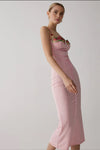 Robe de soirée femme - robe sans manches en rose clair avec embellissements floraux