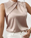Top sans manches en satin pour femmes avec détail twist au cou - blouse chic pour le bureau et les soirées