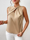 Top sans manches en satin pour femmes avec détail twist au cou - blouse chic pour le bureau et les soirées