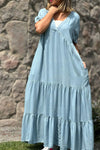 Robe maxi à volants pour femmes à manches courtes - décolleté en v pour un look décontracté d'été