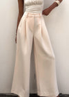 Pantalons large femme élégants en beige pour une tenue formelle - coupe ajustée pour le bureau ou une sortie le soir