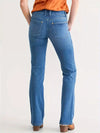 Jean femme bootcut et flare en denim bleu - une tenue smart-casual durable et élégante