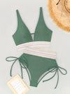 Ensemble de bikini vert en 2 pièces - haut en v avec bas taille haute