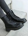 Bottes chelsea en cuir noir pour femmes - style lacé et zip pratique