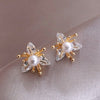 Boucles d'oreilles florales en perles - charmants studs en cristal doré pour femmes