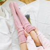 Chaussettes longues tricotées - les accessoires hivernaux féminins à mi-mollet
