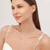 Collier pendentif floral - élégante bijouterie en argent pour femmes avec accents bleus