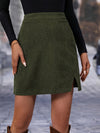 Jupe mini en corduroy olive - design taille haute avec fente latérale