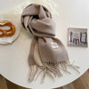 Écharpe en laine de luxe - foulard doux pour femmes avec détails à franges