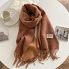 Écharpe en laine de luxe - foulard doux pour femmes avec détails à franges