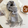 Écharpe en laine de luxe - foulard doux pour femmes avec détails à franges