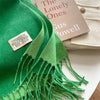 Écharpe en laine de luxe - foulard doux pour femmes avec détails à franges