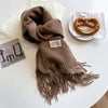 Écharpe en laine de luxe - foulard doux pour femmes avec détails à franges