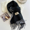 Écharpe en laine de luxe - foulard doux pour femmes avec détails à franges