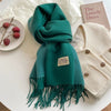 Écharpe en laine de luxe - foulard doux pour femmes avec détails à franges