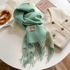 Écharpe en laine de luxe - foulard doux pour femmes avec détails à franges