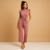 Combinaison femme avec ceinture et manches courtes - tenue chic et polyvalente pour le quotidien ou le soir