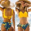Ensemble bikini 2 pièces - haut croisé et bas à motifs