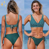 Ensemble bikini 2 pièces - haut croisé et bas à motifs