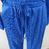 Ensemble de détente 2 pièces - coordonné en satin bleu pour femmes élégantes