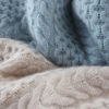 Ensemble de deux pièces en tricot torsadé à col roulé - mode féminine élégante