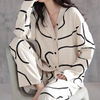 Ensemble pyjama 2 pièces - élégance en crème et noir avec motif abstrait pour femmes