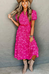 Robe midi à tiers florale rose - une tenue chic et polyvalente