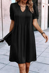 Robe droite avec détails plissés - tenue décontractée versatile