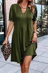 Robe droite avec détails plissés - tenue décontractée versatile