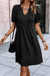 Robe droite avec détails plissés - tenue décontractée versatile