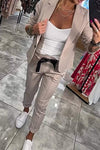 Ensemble tailleur blazer et pantalons ajustés pour femmes - tenue de bureau élégante