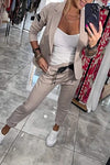 Ensemble tailleur blazer et pantalons ajustés pour femmes - tenue de bureau élégante