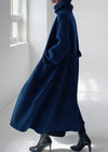 Manteau en laine - élégant manteau long bleu pour femmes avec écharpe