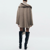 Manteau tricoté - vêtement d'extérieur tendance avec écharpe pour femmes