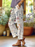Pantalons blancs à imprimé floral - élégants et fleuris pour femmes