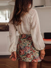 Blouse blanche à manches longues en tricot ouvert pour femmes - un top élégant pour le quotidien