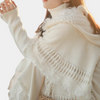 Poncho beige - un pull poncho à capuche tendance pour femmes