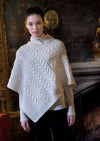 Poncho en laine aran irlandais - cape tricotée naturelle pour dames